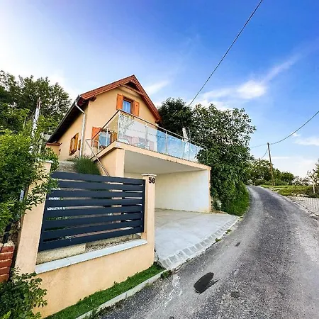 Panorama Apartment *